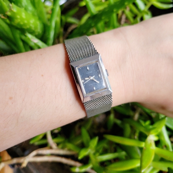 Vintage Silver Timex England Watch - Picture 2 of 12